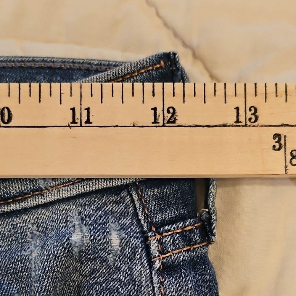 Hollister Curvy High-Rise Super Skinny Distressed Jeans - Picture 7 of 10